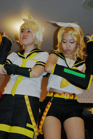 rin and len kagamine costume play
