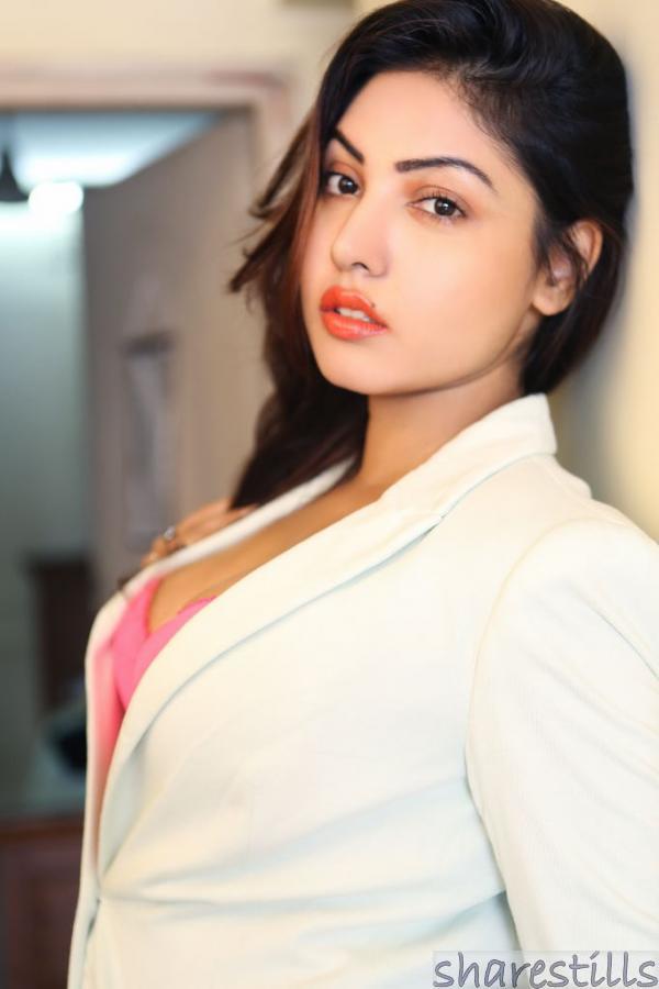Actress Komal Jha Hot