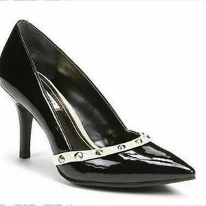 jennifer lopez black high-heeled shoes