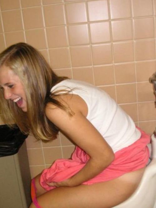 Candid Nude Bathroom Girls Peeing